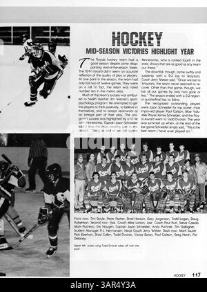 Le Hopkins High Yearbook 1987, intitulé Regalia 1987 : Out of the Blue, présente des étudiants, des enseignants, des clubs, des clubs d'athlétisme, et des événements de l'année scolaire 1986-1987. Banque D'Images