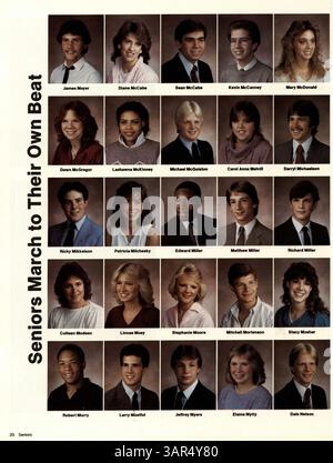 L'annuaire 1985 du lycée Roosevelt intitulé 'Sagamore '85 : Celebrate the moment' présente des étudiants, des enseignants, des athlètes, des clubs et des événements importants qui ont eu lieu au cours de l'année scolaire 1984-1985/09. Banque D'Images