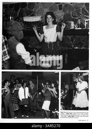 Le Roosevelt Yearbook 1985, 'Sagamore 85 : Celebrate the moment', met en lumière l'année scolaire 1984-1985 à travers la documentation des élèves, des enseignants, des clubs et des événements sportifs de la Roosevelt High School. Banque D'Images