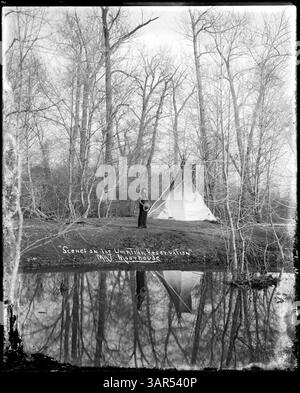 Photographie montrant des camps dans la réserve indienne Umatilla, prise par Lee Moorhouse. Banque D'Images