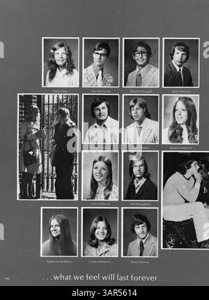 Cette édition de l'annuaire Sagamore 1974 de Roosevelt High School fournit un bilan des réalisations des élèves, des événements scolaires, de l'athlétisme, des clubs et de l'histoire afro-américaine, reflétant la culture et les jalons académiques de l'année scolaire 1973-1974. Banque D'Images