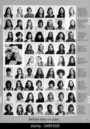 Cette édition 1974 de l’annuaire Sagamore de Roosevelt High School met en lumière les moments importants de l’année scolaire 1973-1974 en mettant l’accent sur les réalisations des élèves, l’athlétisme, les clubs et l’histoire afro-américaine, fournissant un compte rendu détaillé des événements et des jalons de l’année. Banque D'Images