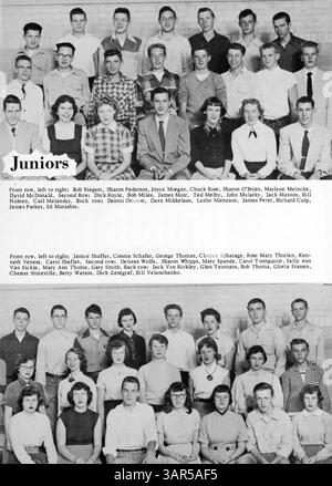 Le Bloomington High Yearbook 1954, '54 Bloomington Bear', souligne les réalisations académiques, athlétiques et parascolaires de l'école de l'année scolaire 1953-1954, mettant en valeur les étudiants et les professeurs. Banque D'Images