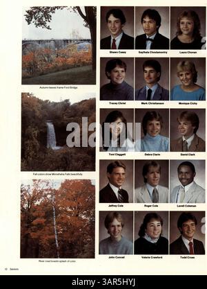 L'annuaire Sagamore 1985 de l'école secondaire Roosevelt documente les événements étudiants importants, les clubs, l'athlétisme et les faits saillants de l'année scolaire 1984-1985. Banque D'Images