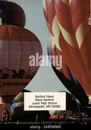 La Sanford Jr. 1987 High Yearbook, intitulé 'Sanford Hawk', enregistre les étudiants, les professeurs et les événements de l'année scolaire 1986-1987, préservant un instantané historique de la vie au collège. Banque D'Images