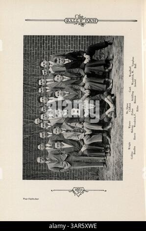 L'Annuaire Blake 1932, Call-O'-Pan, offre un aperçu des élèves, des enseignants, des équipes sportives et des clubs de l'année scolaire 1931-1932 à l'école Blake. Banque D'Images