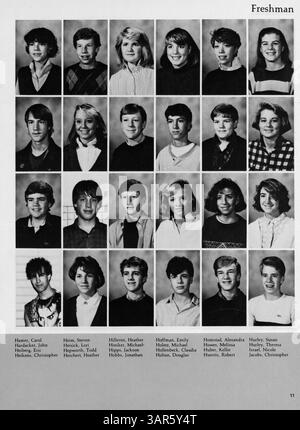 Cet annuaire 1986 de South View Junior High reprend les faits marquants de l'année scolaire 1985-1986 : étudiants, enseignants, clubs, athlétisme, et divers événements scolaires. Banque D'Images