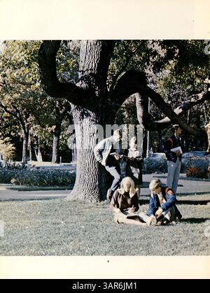 L'annuaire 'Wahian' 1967 de Washburn High School met en lumière l'histoire afro-américaine, les activités des étudiants et les réalisations des étudiants, des enseignants et de l'athlétisme au cours de l'année scolaire 1966-1967. Banque D'Images