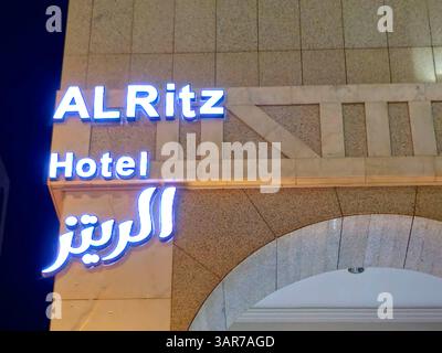 Médine, Arabie Saoudite, juin 26 2024 : L'Al Ritz Al Madinah, situé à moins de 150 mètres de la mosquée du Prophète, dispose d'une réception ouverte 24h/24, Offering Banque D'Images