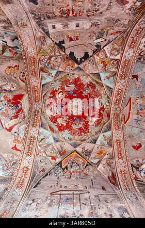 Peinture colorée au plafond, complexe du Palais Garh, Bundi, Rajasthan Banque D'Images