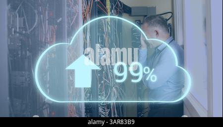 Image du cloud avec un nombre croissant de fils et de serveurs Banque D'Images