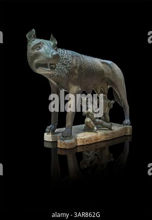 Sculpture étrusque en bronze connue sous le nom de Capitoline She Wolf représentant une loup allaitant les mythiques fondateurs jumeaux de Rome, Romulus et Remus. DAT Banque D'Images