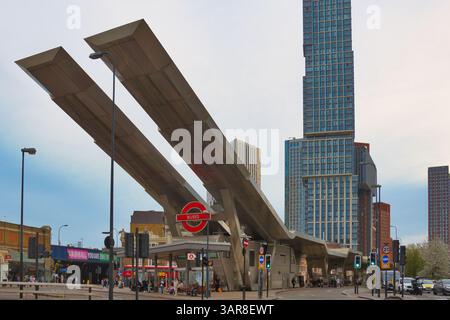 Station de bus très fréquentée de Vauxhall dans le quartier londonien de Lambeth. Il est exploité par les bus londoniens et détenu par transport for London Banque D'Images