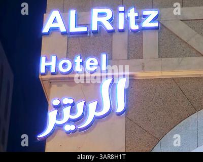 Médine, Arabie Saoudite, juin 26 2024 : L'Al Ritz Al Madinah, situé à moins de 150 mètres de la mosquée du Prophète, dispose d'une réception ouverte 24h/24, Offering Banque D'Images