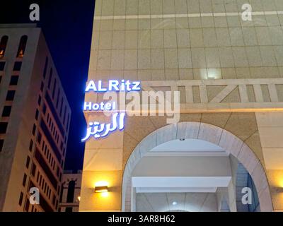 Médine, Arabie Saoudite, juin 26 2024 : L'Al Ritz Al Madinah, situé à moins de 150 mètres de la mosquée du Prophète, dispose d'une réception ouverte 24h/24, Offering Banque D'Images