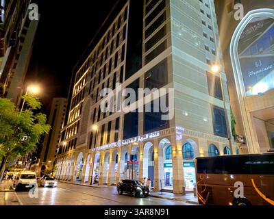 Médine, Arabie Saoudite, juin 29 2024 : L'Al Ritz Al Madinah, situé à moins de 150 mètres de la mosquée du Prophète, dispose d'une réception ouverte 24h/24, Offering Banque D'Images