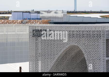Osaka, Japon - 16 avril 2025 : le Pavillon Azerbaïdjan avec son thème des sept ponts pour le développement durable à l'Expo 2025 Osaka-Kansai. Banque D'Images