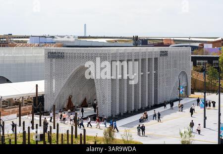 Osaka, Japon - 16 avril 2025 : le Pavillon Azerbaïdjan avec son thème des sept ponts pour le développement durable à l'Expo 2025 Osaka-Kansai. Banque D'Images