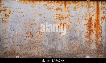 texture de la tôle rouillée rayée peinture grise corrodée corrodée Banque D'Images