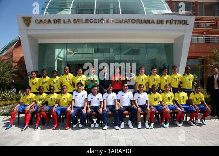 8 juin 2011 - Quito, PICHINCHA, Équateur - Quito-Ecuador.- 08/06/2011.Deportes, para El Comercio y Ãšltimas Noticias..Ãšltimo entrenamiento de la selecciÃ³n de fÃºtbol sub 17 de Ecuador en la casa de la selecciÃ³n. El equipo particippara a fines de mes en el Mundial a realizarse en MÃ©xico en la ciudad de QuerÃ©taro. Almuerso de la selecciÃ³n..FotÃ³grafo : Patricio TErÃn / El COMERCIO (crédit image : © El Comercio/GDA/ZUMAPRESS.com) Banque D'Images