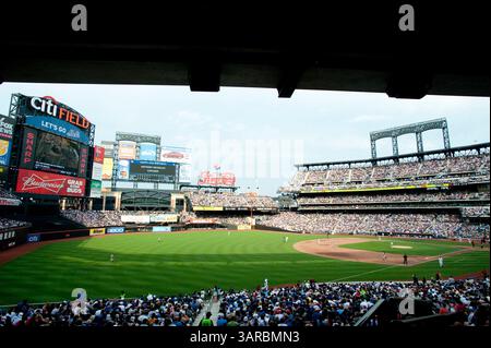 2 juillet 2011 : vue générale depuis le champ gauche de la série Subway Showdown entre les mets de New York et les Yankees de New York au Citi Field à Flushing, New York. Les Yankees ont battu les mets 5-2.(image crédit : © Duncan Williams/Cal Sport Media/ZUMAPRESS.com) Banque D'Images