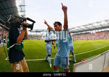 09 juillet 2011 : Omar Bravo #99 de Kansas City célèbre après avoir marqué le but égalé lors du match de MLS entre les Los Angeles Chivas USA et le Sporting Kansas City au LIVESTRONG Stadium de Kansas City KS(crédit image : © Kyle Rivas/Cal Sport Media/ZUMAPRESS.com) Banque D'Images