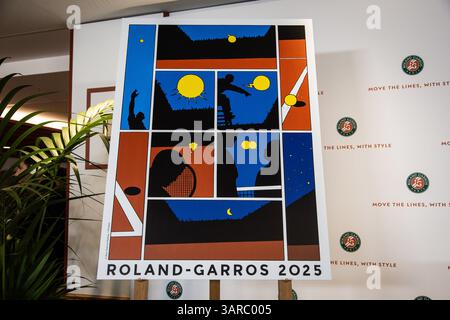 Paris, France, France. 17 avril 2025. Illustration de l'affiche de Roland Garros 2025 lors de la conférence de presse pré-tournoi de Roland Garros 2025, Open de France 2025, tournoi de tennis du Grand Chelem au stade Roland-Garros le 17 avril 2025 à Paris. (Crédit image : © Matthieu Mirville/ZUMA Press Wire) USAGE ÉDITORIAL SEULEMENT ! Non destiné à UN USAGE commercial ! Banque D'Images