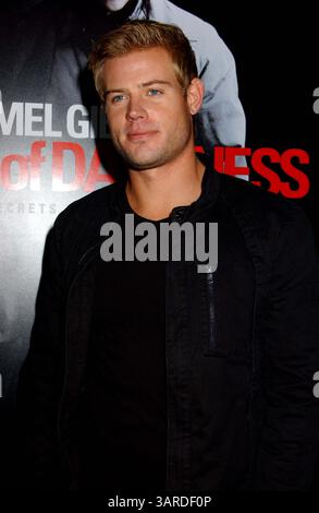 Jan. 26, 2010 - Hollywood, Californie, États-Unis - TREVOR DONOVAN ASSISTE. ''Edge of Darkness'' Premiere.at Mann's Chinese Theater, Hollywood, CA. 01-26-2010. 2010.I15095PR(crédit image : © Phil Roach/Globe photos/ZUMApress.com) Banque D'Images