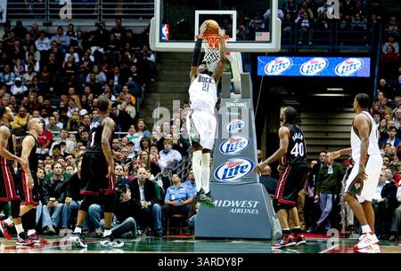 30 janvier 2010 Milwaukee, WI. Bradley Center..Milwaukee Bucks Hakim Worrick #21 va vers le haut pour le jam inversé..Milwaukee Bucks a remporté le Heat de Miami 95-84. Mike McGinnis/CSM(image crédit : © Mike McGinnis/Cal Sport Media/ZUMApress.com) Banque D'Images