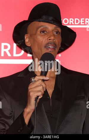 05 février 2010 - New York, New York, États-Unis - RuPaul signe son livre ''Workin' it ! RuPaul's Guide to Life, Liberty and the Pursuit of style'' au Borders Columbus Circle à New York le 02-05-2010. 2010..K64078HMc(crédit image : © Henry McGee/Globe photos/ZUMApress.com) Banque D'Images