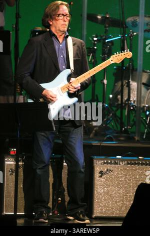 20 février 2010 - New York, New York, États-Unis - YOKO ONO & THE PLASTIC ONO BAND à la Brooklyn Academy of Music le 2-16-2010. K64371MB . ERIC CLAPTON(crédit image : © Globe photos/ZUMApress.com) Banque D'Images