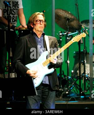 20 février 2010 - New York, New York, États-Unis - YOKO ONO & THE PLASTIC ONO BAND à la Brooklyn Academy of Music le 2-16-2010. K64371MB . ERIC CLAPTON(crédit image : © Globe photos/ZUMApress.com) Banque D'Images
