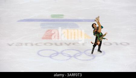 21 février 2010 - Vancouver, C.-B., Canada - VANCOUVER, C.-B. : 21 FÉVRIER 2010 -- les patineurs russes Jana Khokhlova et Sergei Novitski concourent en patinage artistique original de la danse sur glace au Pacific Coliseum, Vancouver, C.-B. le 21 février 2010 pendant les Jeux olympiques de 2010. ( Gerry Kahrmann / Canwest News Service ) CNS-OLY-FIGSKATE (crédit image : © CanWest/ZUMApress.com) Banque D'Images