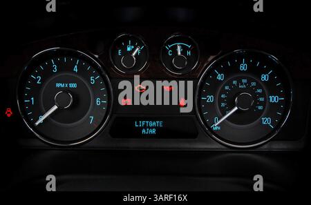 22 février 2010 - USA - 22 février 2010 - Los Angeles-California-USA. Le nouveau Ford Flex EcoBoost Limited 2010 est offert exclusivement avec un moteur V6 bi-turbocompressé de 355 ch. Véhicule en bleu encre foncé métallisé. Illustration : tableau de bord. (Crédit image : © Harvey Schwartz/ZUMApress.com) Banque D'Images