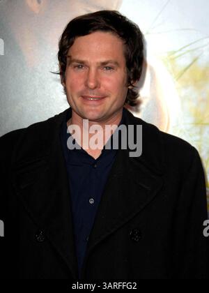 01 fév 2010 - Los Angeles, Californie, États-Unis - HENRY THOMAS assiste à la première mondiale de ''DEAR JOHN'' au Grauman's Chinese Theatre à Hollywood, VERS 02-01-2010. 2009.K64059LONG(crédit image : © D. long/Globe photos/ZUMApress.com) Banque D'Images
