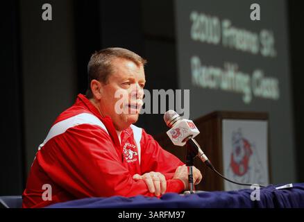 03 février 2010 - Fresno, Californie, États-Unis - FRESNO, CA 2/3/10 SPT CEK DOGFOOT. L’entraîneur-chef de l’État de Fresno annonce la signature de 21 nouvelles recrues au sein de l’équipe de football lors d’une conférence de presse mercredi 3 février 2010..CRAIG KOHLRUSS/THE FRESNO BEE (crédit image : © Fresno Bee/ZUMApress.com) Banque D'Images