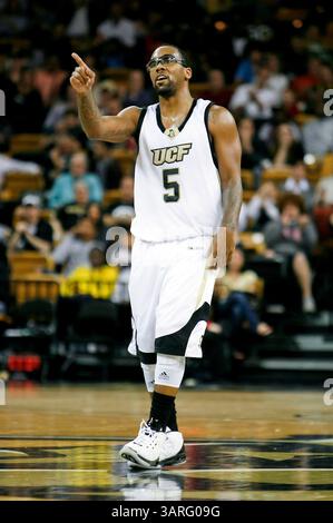 13 février 2010 : le garde de l'UCF Marcus Jordan (5 ans) lors d'un match de basket-ball C-USA entre les Central Florida Knights et la Tulane Green Wave. Le centre de la Floride a battu Tulane 62-54 à l'UCF Arena d'Orlando, FL. (Crédit image : © Romeo Guzman/Cal Sport Media/ZUMApress.com) Banque D'Images