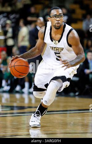 13 février 2010 : le garde de l'UCF Marcus Jordan (5 ans) lors d'un match de basket-ball C-USA entre les Central Florida Knights et la Tulane Green Wave. Le centre de la Floride a battu Tulane 62-54 à l'UCF Arena d'Orlando, FL. (Crédit image : © Romeo Guzman/Cal Sport Media/ZUMApress.com) Banque D'Images