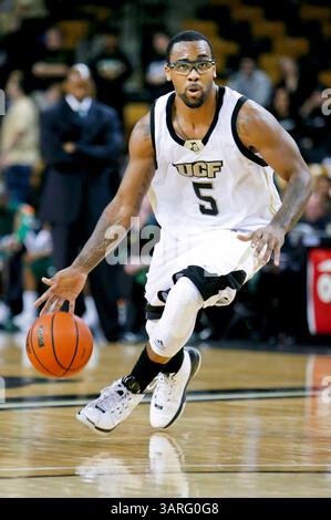 13 février 2010 : le garde de l'UCF Marcus Jordan (5 ans) lors d'un match de basket-ball C-USA entre les Central Florida Knights et la Tulane Green Wave. Le centre de la Floride a battu Tulane 62-54 à l'UCF Arena d'Orlando, FL. (Crédit image : © Romeo Guzman/Cal Sport Media/ZUMApress.com) Banque D'Images