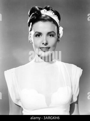 LENA HORNE (30 juin 1917 - 9 mai 2010) était une chanteuse, actrice et militante des droits civiques révolutionnaire. En 1942, elle devient la première interprète afro-américaine à être mise sous contrat par un grand studio. Horne est décédé le dimanche 9 mai au New York-Presbyterian/Weill Cornell Medical Center à New York. Elle avait 92 ans. PHOTO : Hollywood, Californie, États-Unis - LENA HORNE dans une publicité du film de 1946 'Till the Clouds Roll By' (date exacte inconnue). (Crédit image : © Metro Goldwyn Mayer/ZUMA Press) Banque D'Images
