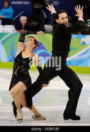 19 février 2010 - Vancouver, C.-B., Canada - VANCOUVER, C.-B. : 19 FÉVRIER 2010 -- les patineurs russes Jana Khokhlova et Sergei Novitski participent à la danse sur glace obligatoire à l'épreuve de patinage artistique tenue au Pacific Coliseum, Vancouver, C.-B. le 19 février 2010, pendant les Jeux olympiques. ( Gerry Kahrmann / Canwest News Service ) CNS-OLY-FIGSKATE (crédit image : © CanWest/ZUMApress.com) Banque D'Images