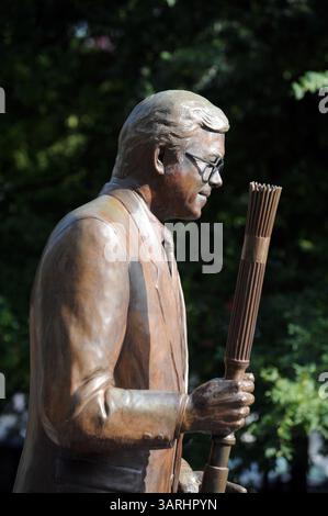 18 SEPTEMBRE 2009 - Atlanta, GA, États-Unis - ATLANTA, GA - 18 SEPTEMBRE : une statue de Billy Payne, chef du Comité d'Atlanta pour les Jeux Olympiques au Centennial Olympic Park dans le centre-ville d'Atlanta le vendredi 18 septembre 2009. Le parc est un héritage durable des Jeux olympiques de 1996 organisés par Atlanta. (Crédit image : © Erik Lesser/ZUMApress.com) Banque D'Images