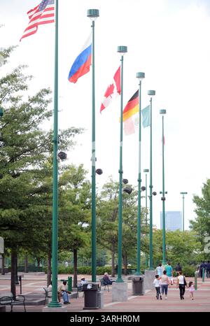 18 SEPTEMBRE 2009 - Atlanta, GA, USA - ATLANTA, GA - 18 SEPTEMBRE : les drapeaux de divers pays au Centennial Olympic Park dans le centre-ville d'Atlanta le vendredi 18 septembre 2009. Le parc est un héritage durable des Jeux olympiques de 1996 organisés par Atlanta. (Crédit image : © Erik Lesser/ZUMApress.com) Banque D'Images
