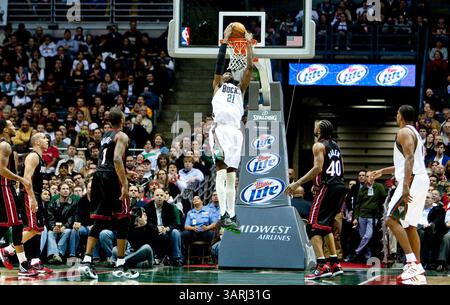 30 janvier 2010 Milwaukee, WI. Bradley Center..Milwaukee Bucks Hakim Worrick #21 va vers le haut pour le jam inversé..Milwaukee Bucks a remporté le Heat de Miami 95-84. Mike McGinnis/CSM(image crédit : © Mike McGinnis/Cal Sport Media/ZUMApress.com) Banque D'Images