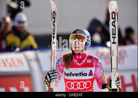 31 janvier 2010 : Linsdey Vonn réagit après avoir terminé à la première place lors de la finale Super G de la Coupe du monde de ski féminine FIS à Moritz, Suisse. C'était la dernière course avant les Jeux olympiques de Vancouver. (Crédit image : © John Middlebrook/Cal Sport Media/ZUMApress.com) Banque D'Images