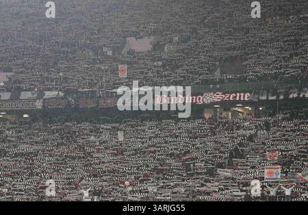Deutsche Park, Francfort, Allemagne. 17 avril 2025. Fans de l'Eintracht Frankfurt lors d'un match de quart de finale de l'Europa League, Eintracht Frankfurt vs Tottenham, au Deutsche Park, Francfort, Allemagne. Ulrik Pedersen/CSM (image crédit : © Ulrik Pedersen/Cal Sport Media). Crédit : csm/Alamy Live News Banque D'Images