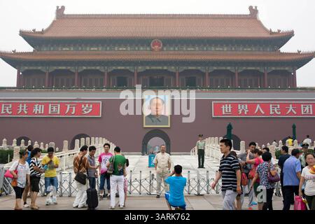 01 juil. 2013 - Pékin, Chine - les gens photographiaient devant la tribune Tiananmen, Pékin, Chine. (Crédit image : © Jiwei Han/ZUMAPRESS.com) Banque D'Images