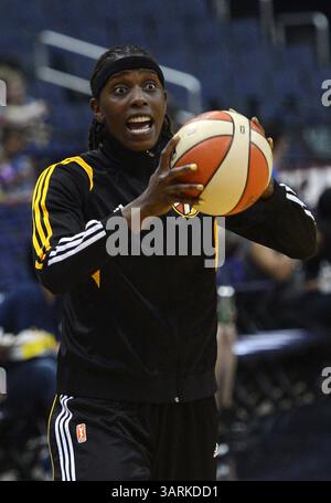 30 juin 2013 - Washington, DC, États-Unis - le protecteur de choc Tulsa Roneeka Hodges (15 ans) se réchauffe avant un match contre les Mystics de Washington au Verizon Center à Washington, DC, le dimanche 30 juin 2013, (crédit image : © Chuck Myers/MCT/ZUMAPRESS.com) Banque D'Images