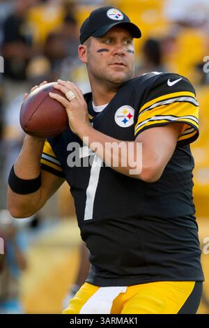24 août 2013 - Pittsburgh, Pennsylvanie, U. S - 24 août 2013 : le quarterback Ben Roethlisberger (7 ans) des Pittsburgh Steelers se réchauffe avant le match entre les Chiefs de Kansas City et les Steelers de Pittsburgh au Heinz Field à Pittsburgh, PA. (Crédit image : â© Kostas Lymperopoulos/Cal Sport Media)(crédit image : © Kostas Lymperopoulos/Cal Sport Media/ZUMAPRESS.com) Banque D'Images