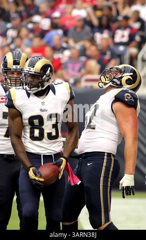 13 octobre 2013 - Houston, Texas, États-Unis d'Amérique - 13 octobre 2013 : le receveur Louis Rams Wide Brian Quick #83 célèbre son score de touchdown avec le garde Harvey Dahl #62 lors du match de football NFL entre les Texans de Houston et les nouveaux Louis Rams du reliant Stadium de Houston, TX. (Crédit image : © Erik Williams/Cal Sport Media/ZUMAPRESS.com) Banque D'Images